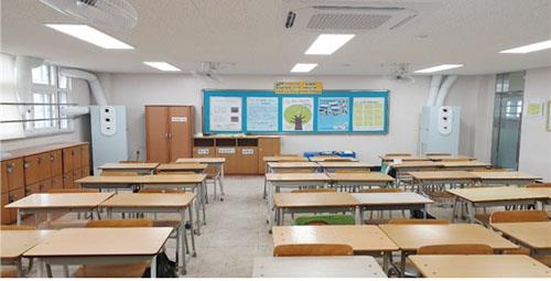 공기지능지역 AI-Zone을 설치한 한국외식과학고등학교 교실 (사진출처 =  케이웨더)