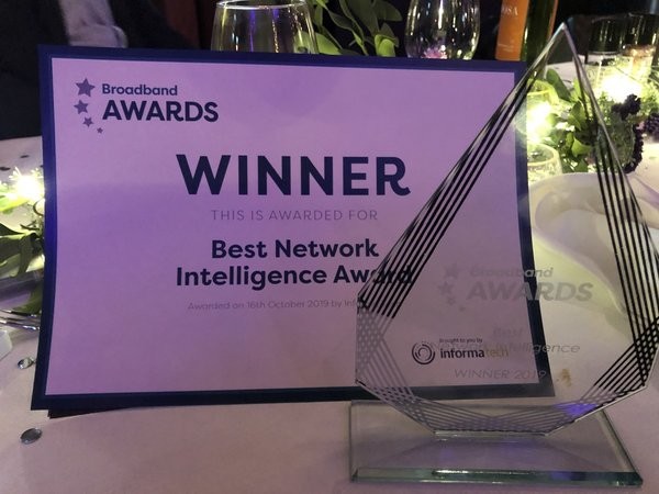 모바일 인터넷용 통신, 기업 및 소비자 기술 솔루션을 공급하는 세계 굴지의 기업 ZTE 가 네덜란드 암스테르담에서 열린 2019 브로드밴드 어워드(Broadband Awards)에서 '베스트 네트워크 인텔리전스 상(Best Network Intelligence Award)'을 수상했다. (사진출처 = ZTE)