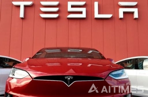 독일 키워드 검색량 1위 - 『테슬라 (Tesla)』 최고 경영자 엘런 머스크가 독일 베를린에 미국과 중국에 이어 4번째 기가 팩토리를 비롯한 엔지니어링 및 디자인센터를 설립할 계획 발표 (사진=SPIEGEL ONLINE)