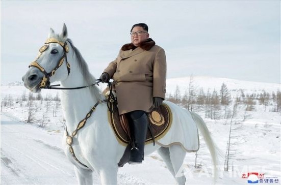 백마를 탄 김 위원장 (사진 출처=조선중앙통신) ©AI타임스