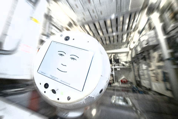 ▲세계 최초로 인공지능을 탑재한 우주인 조수 시몬 (사진=IBM 제공)©AI타임스