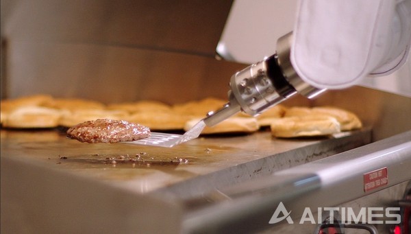 햄버거 조리 상태를 인지하는 로봇 (사진 출처=칼리버거 공식홈페이지) ©AI타임스