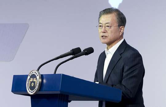 문재인 대통령이 지난 10월 코엑스에서 열린 '데뷰(Deview)' 2019 행사에서 기조 연설을 하고 있다. (사진=청와대 제공). ©AI타임스