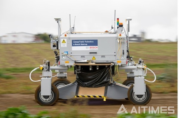 독일 보쉬 그룹의 로봇 자회사인 딥필드 로보틱스가 개발한 다목적 농업용 로봇 ‘보니롭(BoniRob)’ (사진 출처=딥필드 로보틱스) ©AI타임스