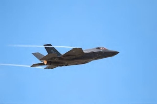 ▲F-35가 비행하는 모습 (사진=셔터스톡) ©AI타임스