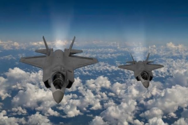 ▲비행중인 F-35전투기 편대. 앞선 전투기 조종사를 편대의 리더, 리더를 보좌하는 역할을 윙맨이라고 한다.(사진=셔터스톡)©AI타임스