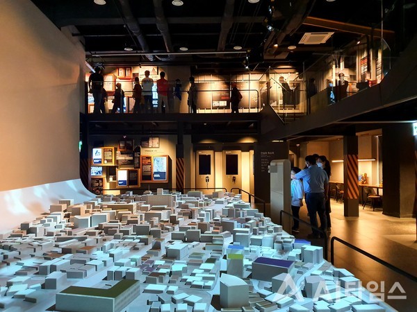 전일빌딩 245 9~10층 19800518 Memorial Hall.