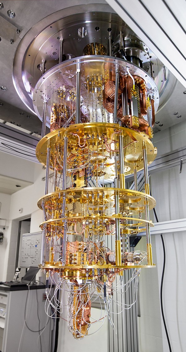 스위스 취리히 IBM연구소가 개발한 초전도 큐빗 기반의 양자 컴퓨터. 사진=위키피디아