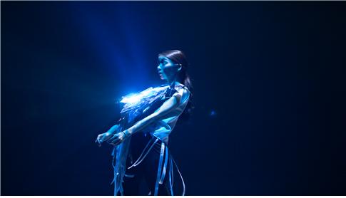 ‘연(緣, link)’에서 화엄의 빛 장면. 2019.10.4. Platform-L Contemporary Art Center.