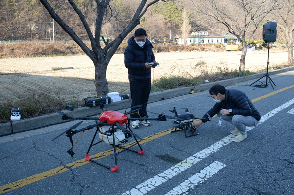 겨울철 스마트 폭설대응 현장훈련에서 5G드론을 이용해 실시간 관제를 진행하는 모습
