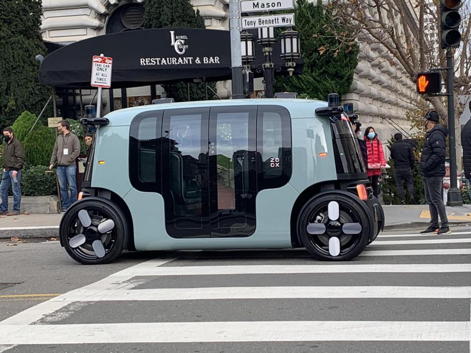 죽스 자율주행차량 시제품이 샌프란시스코 시내 길거리에서 발견됐다. ​​​​​​​(사진=레딧 LAKAILB87)