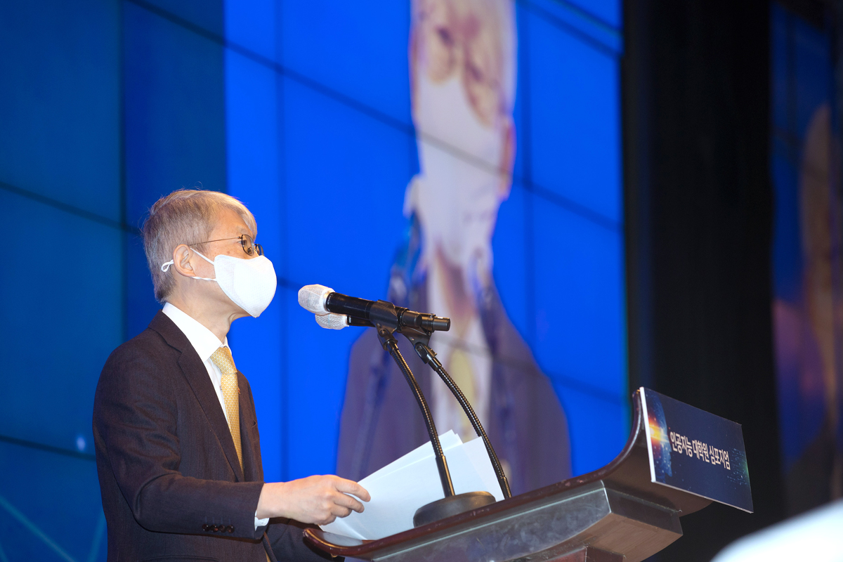 지난 4일 열린 'AI 대학원 심포지엄'에 참석한 최기영 과기정통부 장관