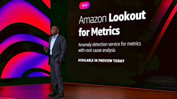 9일 AWS 리인벤트에서 아마존 세이지메이커 새 기능을 발표 중인 스와미 시바수브라마니안 아마존 머신러닝 부문 부사장