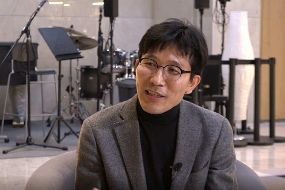 박병훈 티쓰리큐㈜ 대표가 최근 한 언론매체와의 인터뷰에서 서비스형 인공지능 플랫폼의 필요성에 대해 설명하고 있다. (사진=‘중기이코노미TV - 중기이슈 톡톡톡 유튜브’)