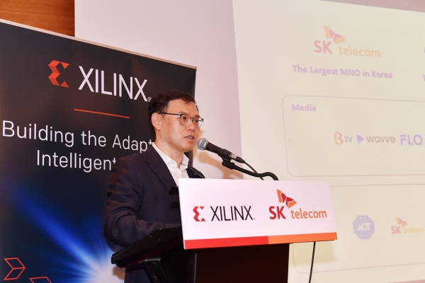 이강원 SKT 클라우드랩스장이 자사의 AIX 솔루션을 설명하고 있다.(사진=자일링스)