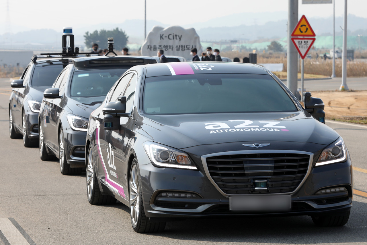 10월26일 오전 경기도 화성시 한국교통안전공단 자동차안전연구원에서 광주에 기반을 둔 오토노모스에이투지가 개발한 4단계 자율주행차가 실증 테스트를 하고 있다. (사진=News1 제공).