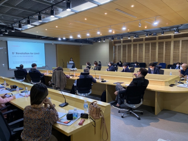 광주디자인진흥원이 지난 10월 27일 2021광주디자인비엔날레의 주제를 '디-레볼루선 디자인혁명'으로 확정했다고 밝혔다. (사진=광주디자인진흥원 제공).