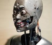 나의 기계 엄마(Mater Ex Machina, 2019) - 노진아. 실리콘 피부를 붙이지 않은 채 작동하는 로봇을 촬영한 영상작품.