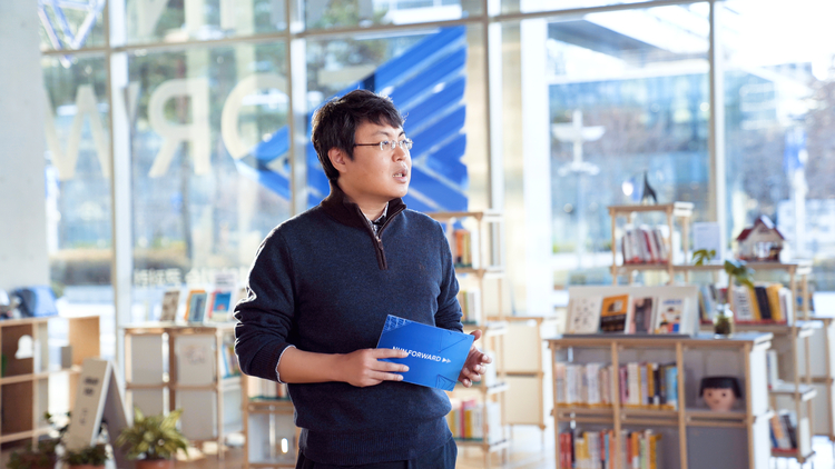 박근한 NHN 기술연구센터 이사가 구랍 14일 온라인을 통해 진행된 자사 기술 컨퍼런스 'NHN 포워드'에서 발표하는 모습. (사진=NHN 제공).