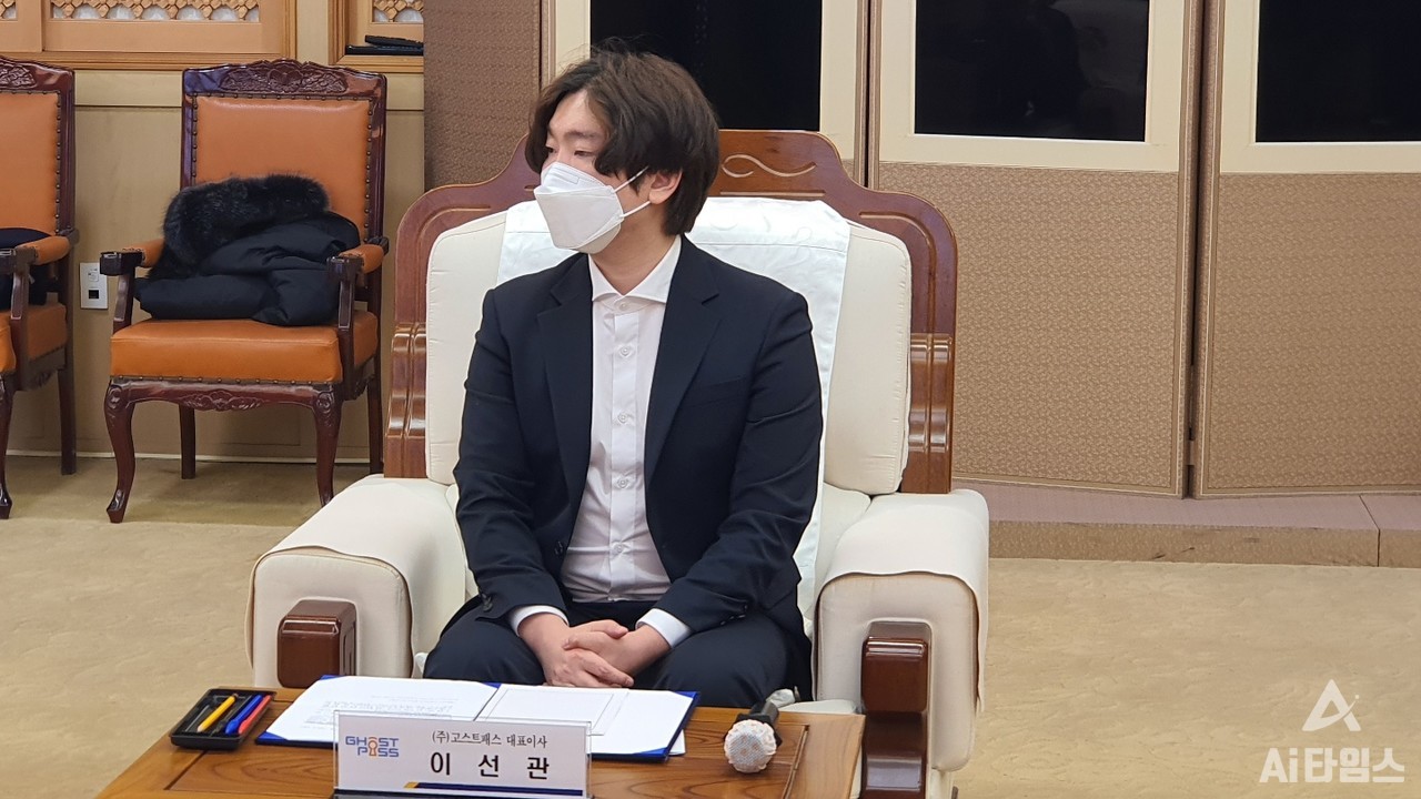 이선관 ㈜고스트패스 대표이사가 7일 오후 광주시청 비즈니스룸에서 열린 광주형 인공지능 비즈니스 업무협약식에 참석했다.