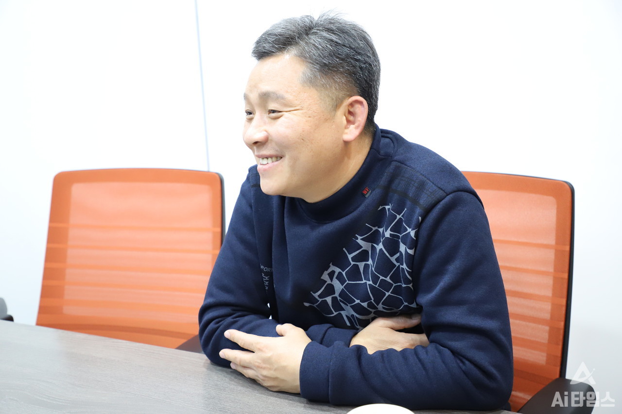 김득주 본부장이 AI타임스와의 인터뷰에서 미소정보기술에서 대한 이야기를 풀어가고 있다.