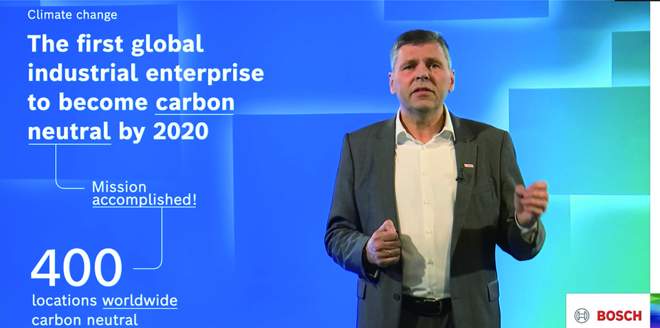 미하엘 볼레 부사장이 CES2021 프레스 컨퍼런스에서 지난해 보쉬가 세계 최초로 탄소중립을 성공한 기업이라고 말하고 있다. (캡처=박혜섭 기자). 