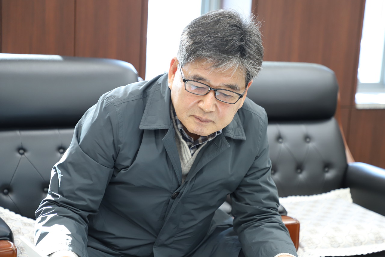 문병완 조합장은 지난 2001년 조합장에 당선된 뒤 경영을 맡아 오면서 오로지 ‘농민이 살기 좋은 방법’을 끊임없이 연구 중이다.