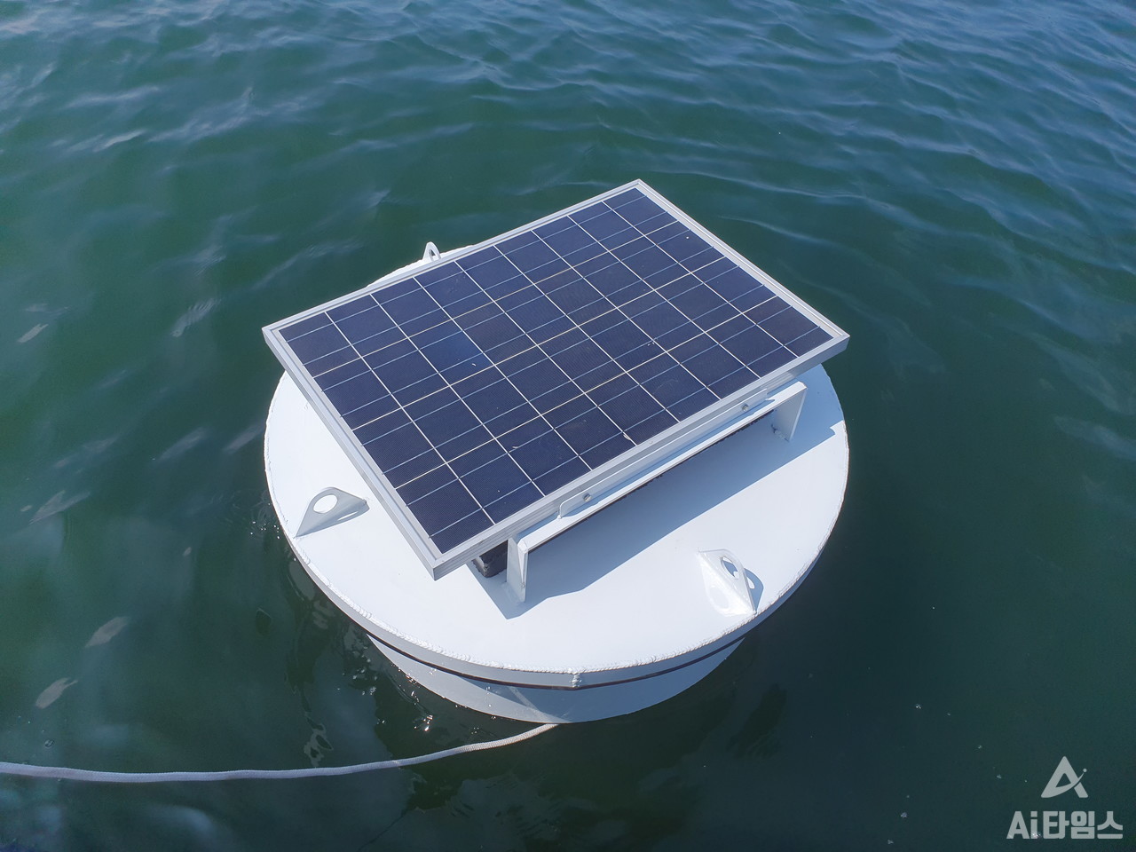 코바코에서 개발 중인 스마트 부표. (사진=코바코 제공).