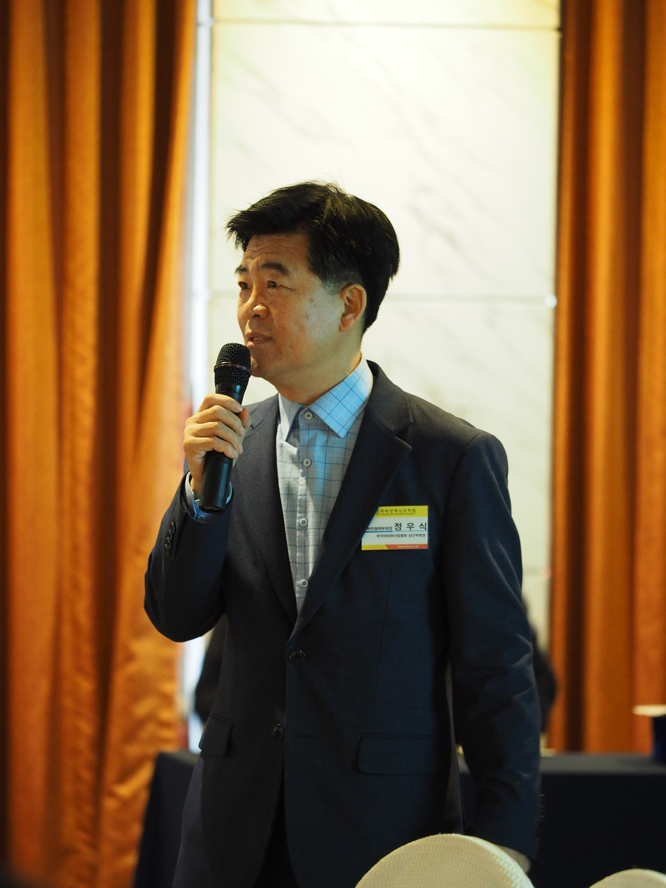 태양에너지학회에서 국내 태양광 정책의 방향에 대해 발언하고 있는 정우식 상근부회장 모습.
