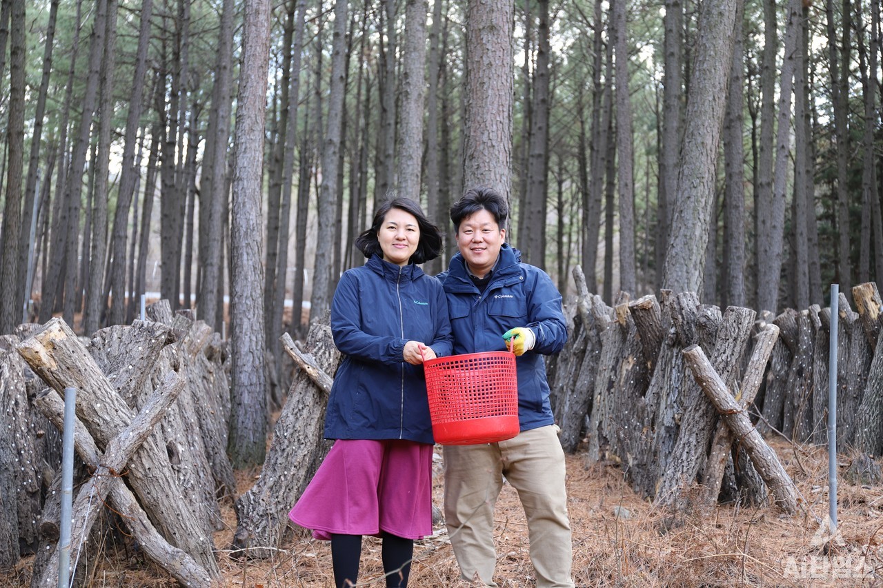 김승주 기쁨농원 대표와 그의 부인 김정희 대표. (사진=기쁨농원 제공).
