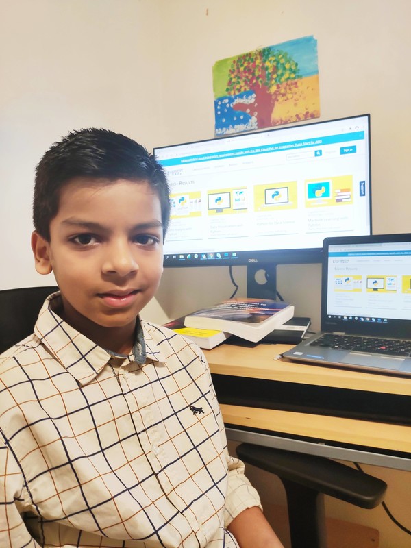 영국 출신 커틸야 카타리야. IBM 코딩 교육 수강 후 5개 관련 자격증을 취득하며 최연소 파이썬 프로그래머로 월드 기네스에 등재됐다. (사진=IBM 스킬스 네트워크). 