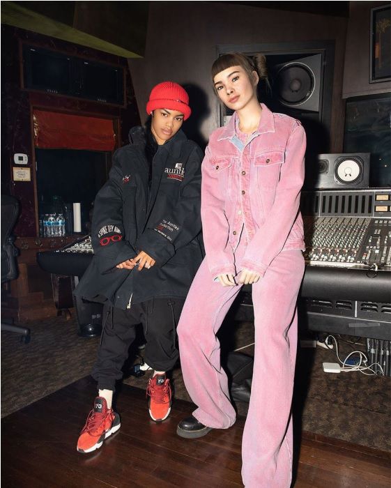 팔로어 290만명을 보유한 미국의 가상 인플루언서 릴 미켈라(오른쪽)가 가수 테야나 테일러(왼쪽)과 함께 협업해 음반을 냈다. (사진= 릴 미켈라 인스타그램 캡처).