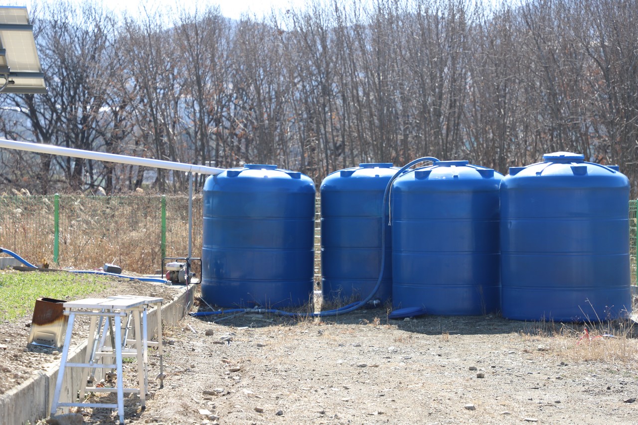 저장된 빗물은 땅이 가물때 다시 펌프를 통해 영농형 태양광 단지로 순환돼 효율적으로 사용 가능하다.