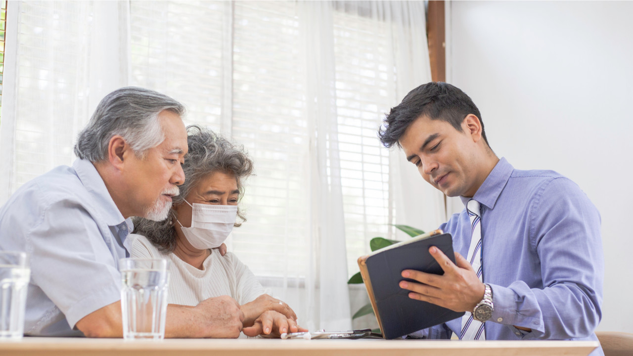 코로나19로 병원방문이 어려워지면서 건강관리, 질병예측이 가능한 디지털 헬스케어 분야가 각광받고 있다. (사진=셔터스톡).
