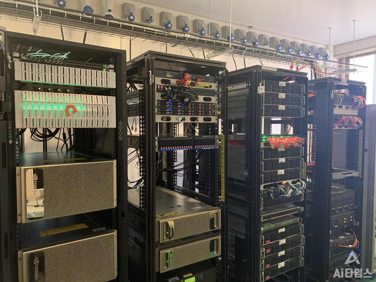 광주과학기술원(지스트‧GIST) 인공지능(AI) 대학원 AI-X 컴퓨팅 클러스터. (사진=지스트 제공).