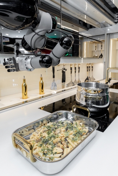 영국 몰리 로보틱스는 2021 CES에서 5000여 가지의 요리가 가능한 '로봇 키친(Robot Kitchen)'을 선보였다. (사진=몰리로보틱스).