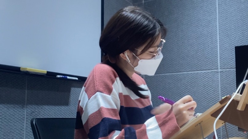 설날 당일인 12일 공무원 시험을 준비하는 정모(29)씨가 독서실에서 공부를 하며 '나홀로 설날'을 보내고 있다. (사진=구아현 기자).