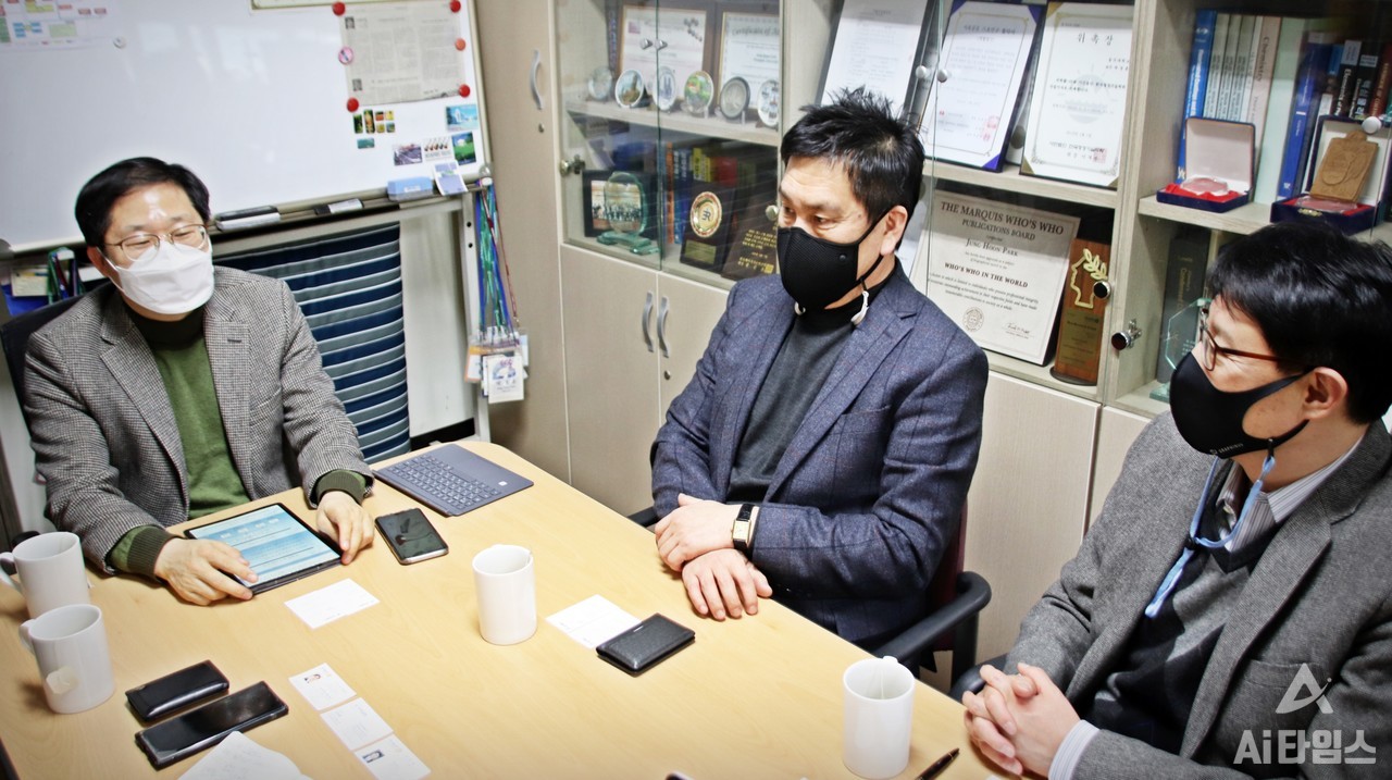 왼쪽부터 이재준 동국대 지능형 소부장 ICC 센터장, 정창훈 하이젠에너지 대표, 박정훈 동국대 화공생물공학과 교수(사진=장희수 기자)