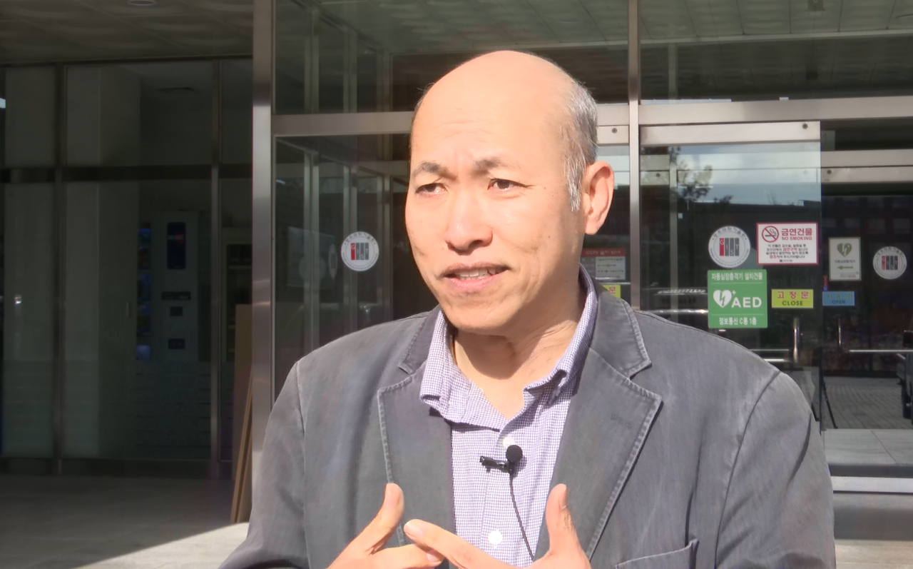 김종원 지스트 인공지능대학원장은 AI타임스와의 인터뷰를 통해 광주 인공지능사관학교 커리큘럼의 한계와 대안에 대한 소견을 밝혔다. 더불어 광주형 인공지능 인재 배출을 해야 하는 시대적 과제 수행을 위해 지스트와 함께 밀접하게 협력해 나가는 것도 좋은 방안이 될 수 있겠다고 덧붙였다. (사진=유형동 기자).