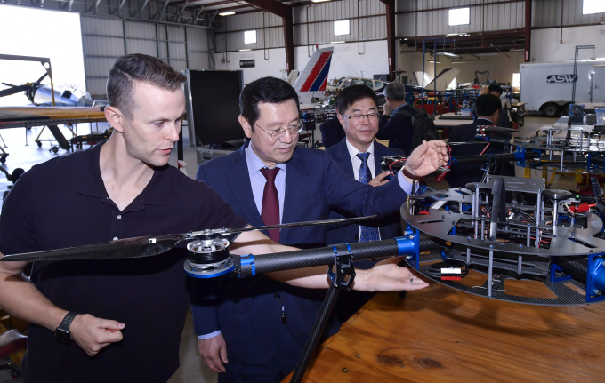 광주광역시가 'AI 중심도시'라는 비전을 현실화하기 위해 '판교' 사례를 적극 수용해야 한다는 주장이 나온다. 사진은 이용섭 광주광역시장이 지난 2019년 미국 실리콘밸리를 방문해 인공지능(AI) 기업을 탐방하고 있는 모습. (사진=광주시 제공).