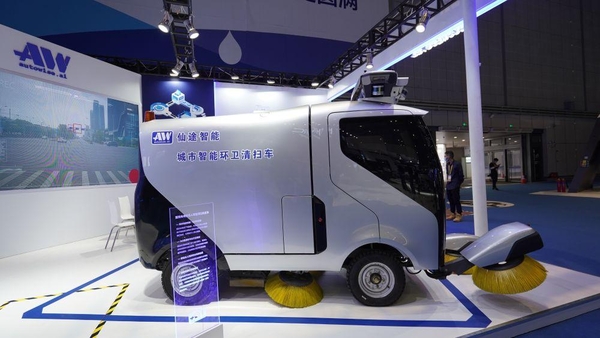 시안투지능이 중국국제공업박람회에 전시한 무인 청소차. (사진=시안투지능 제공).