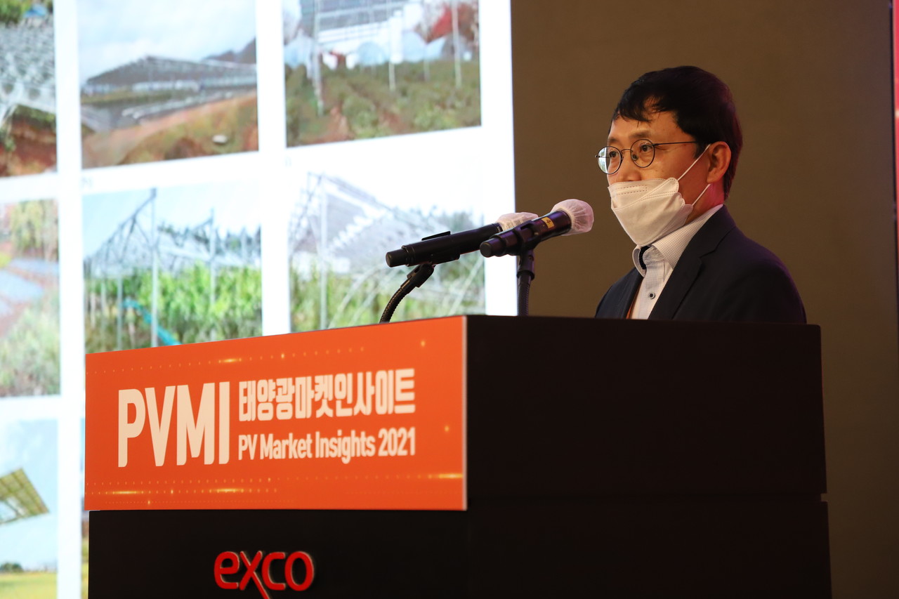 남재우 한국영농형태양광협회 이사가 주제발표를 하고 있다.