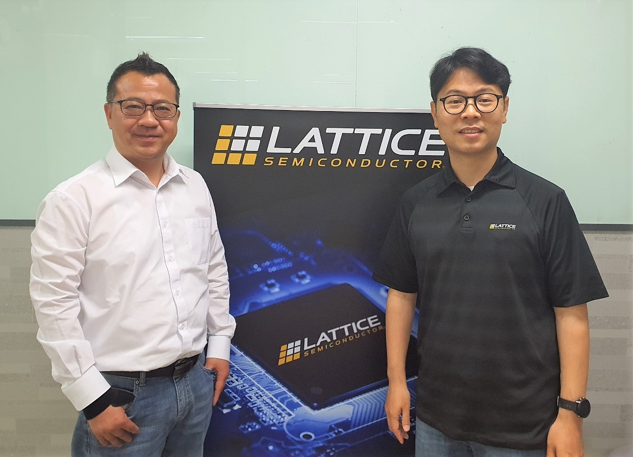 래티스반도체 윤장섭 지사장(왼쪽)과 이기훈 부장(오른쪽). (사진=래티스반도체)
