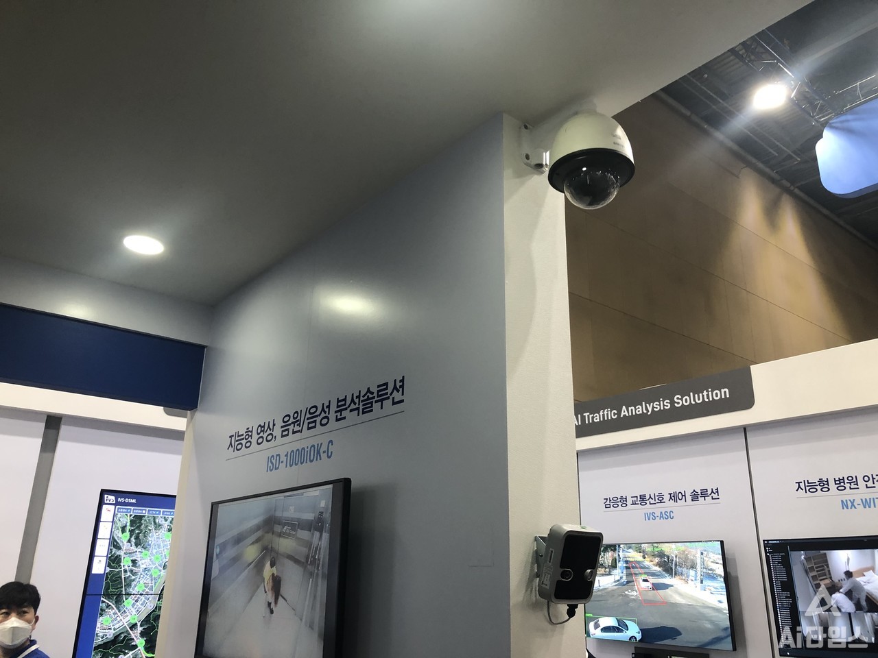 CCTV 아래에 이상음원탐지시스템을 설치하면 사각지대에 발생한  이벤트를 소리를 통해 알 수 있다. (사진=김동원 기자)
