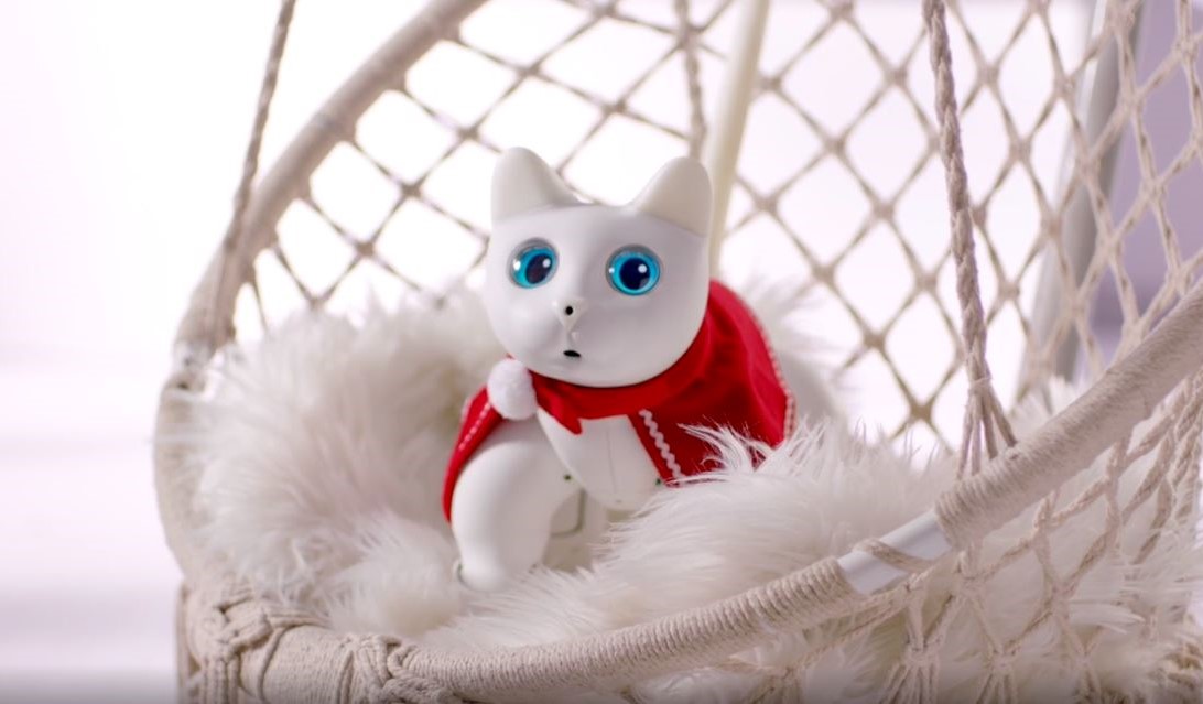 파란 눈동자를 가진 고양를 닮은 AI 반려 로봇 '마스캣' (사진=elephantrobotics 홈페이지)