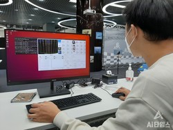 지스트-인텔 코리아 '꿈꾸는아이(AI)' 인공지능 드론 경진대회 예선을 위한 사전 교육 모습. (사진=지스트 제공).