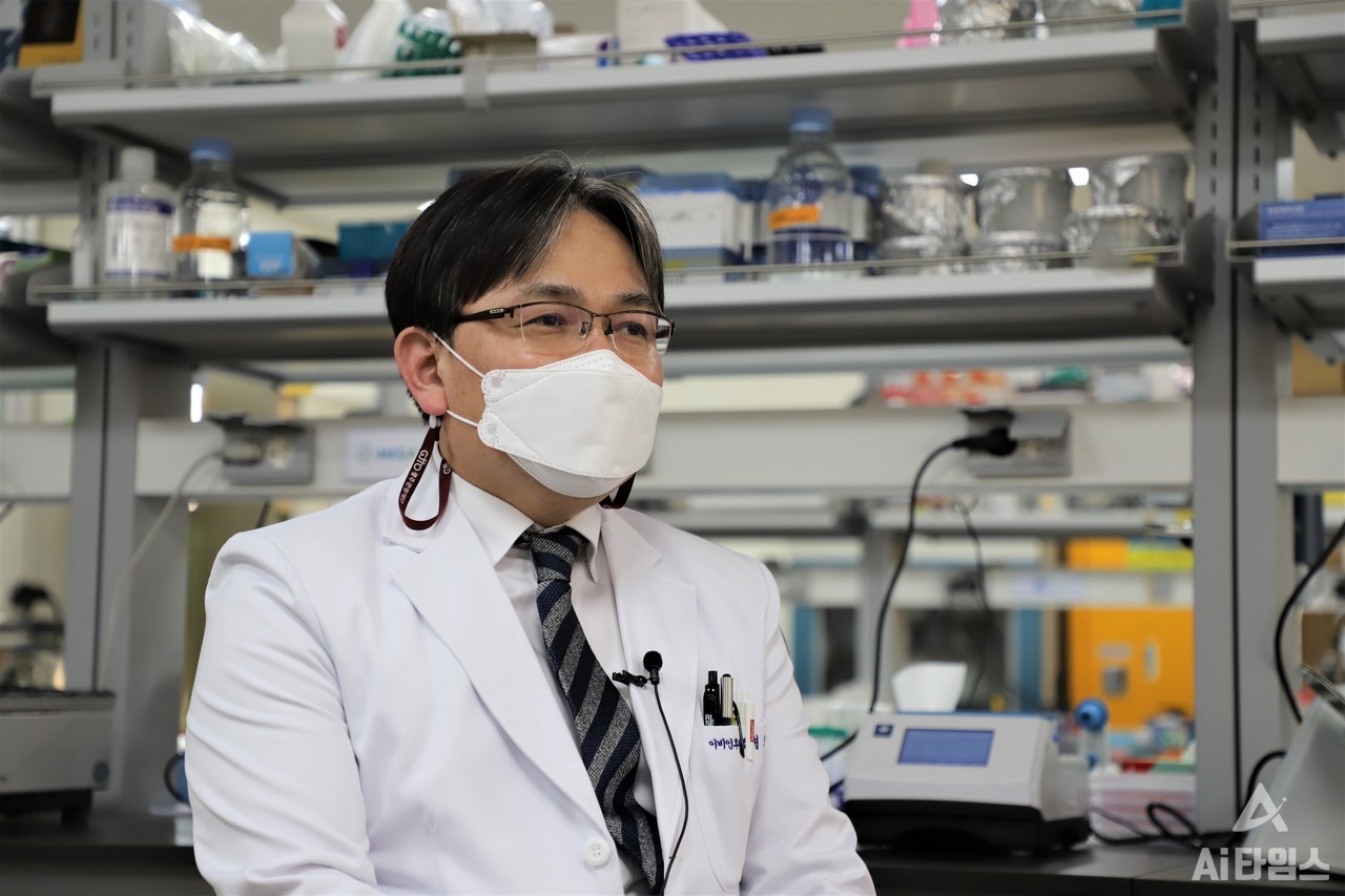 조형호 사업부단장이 전반적인 개방형실험실 소개와 성과, 향후 계획 등에 대한 이야기를 풀어가고 있다.