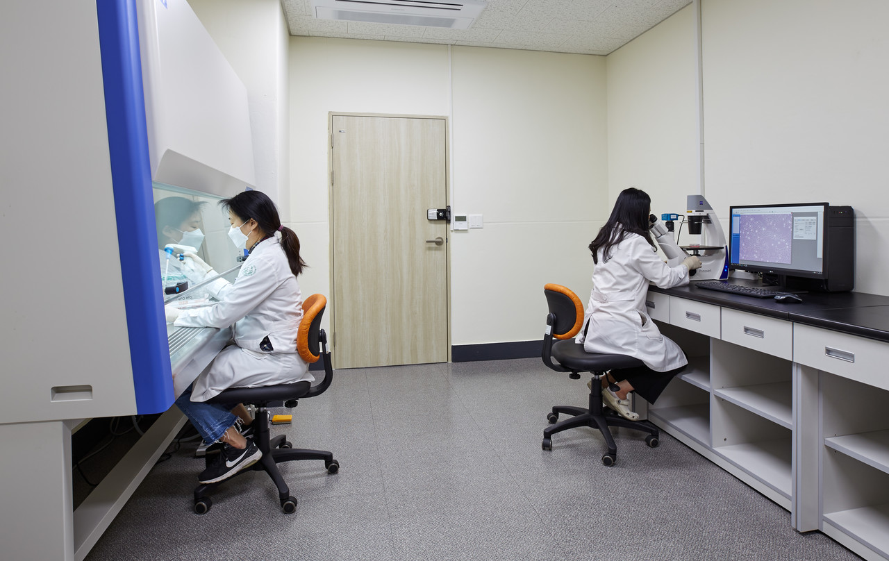 전남대학교병원 개방형실험실의 세포배양실. (사진=전남대학교병원 개방형실험실 제공).