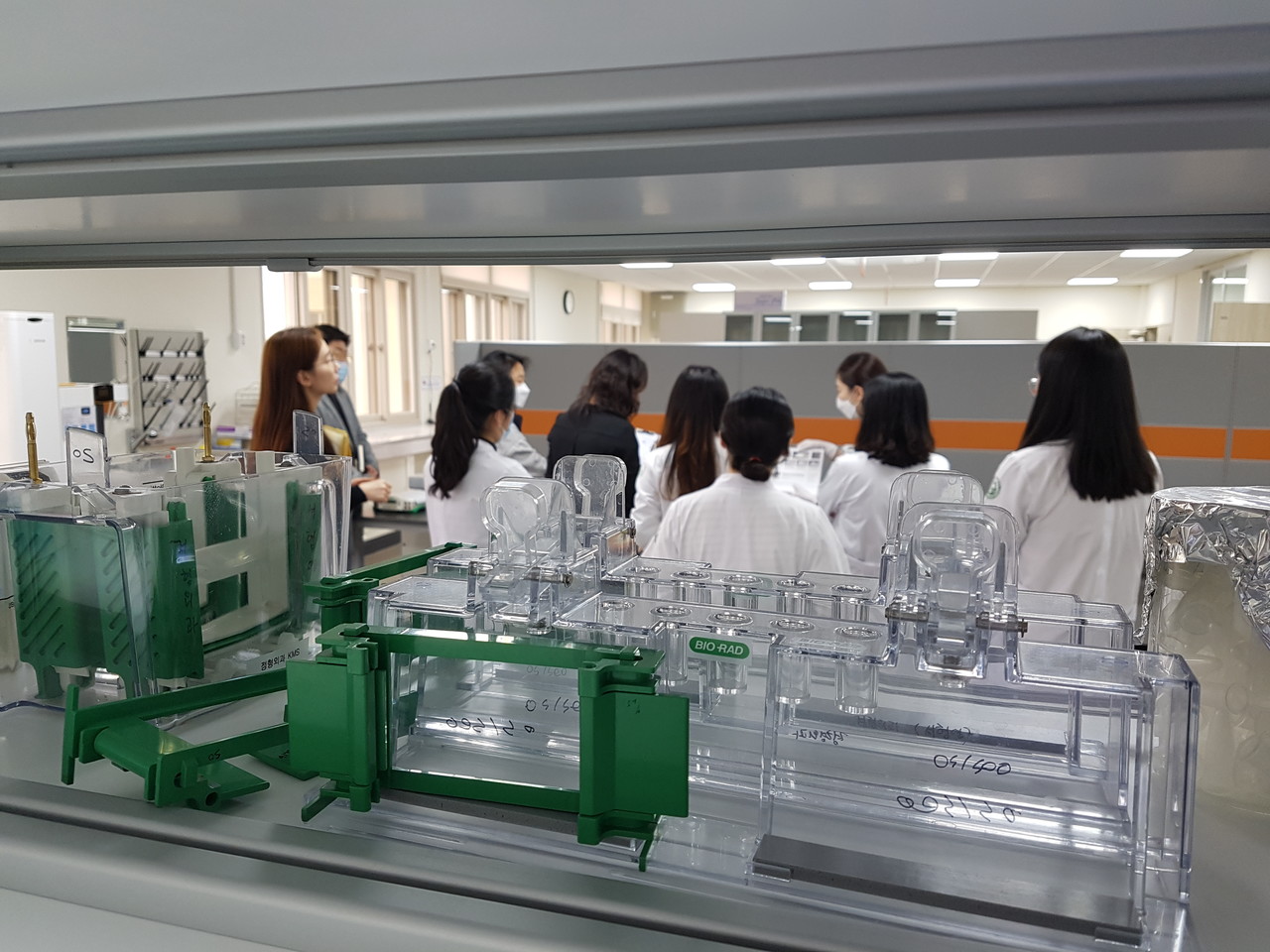 전남대학교병원 개방형실험실에서 진행된 2차 장비교육 모습. (사진=전남대학교병원 개방형실험실 제공).