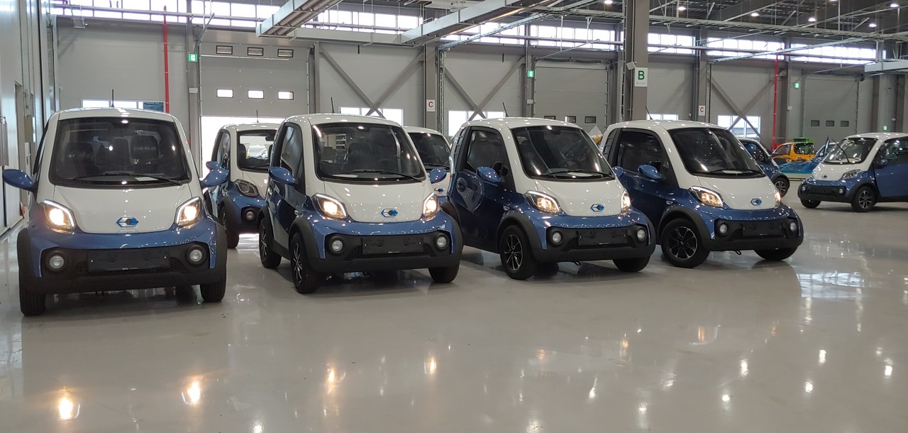 전남도는 14일 산업통상자원부의 ‘2021년 초소형 e-모빌리티 부품 시생산 지원기반 구축사업’ 공모에 선정돼 국비 100억 원을 확보했다고 밝혔다. 이번 사업 선정에 따라오는 2023년까지 총 200억 원을 들여 영광 대마 전기차 산단에 중소기업이 공동 활용 가능한 e-모빌리티 부품 시생산 지원센터와 시설·장비를 갖출 예정이다. 사진은 전남도e모빌리티공용차량12대. (사진=전남도 제공).